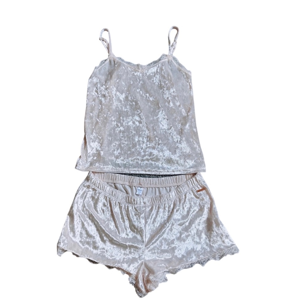 Danskin silkily lace pajamas